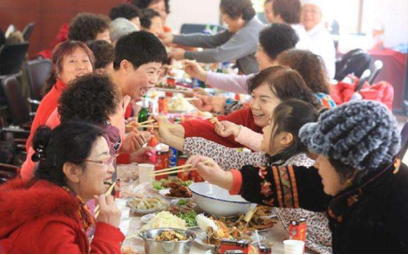 敦煌社區(qū)舉辦“左鄰右舍話端午，鄰里一家親”端午節(jié)活動(dòng)暨第十三屆百家宴活動(dòng)